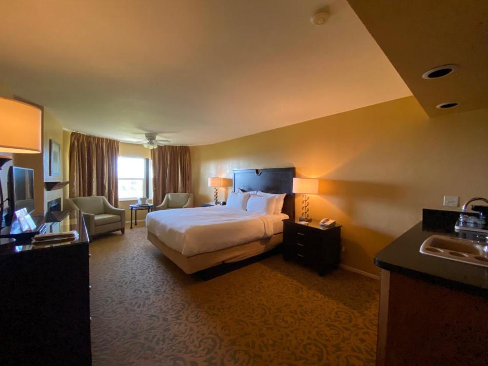 Junior Suite - Oceanside interior